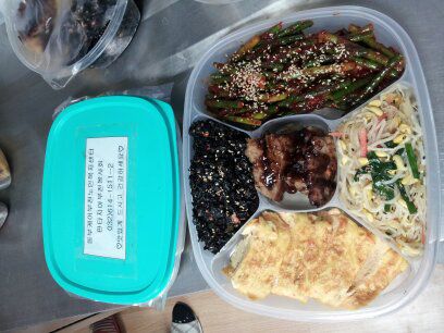 매주 목요일날 어르신들을 위한 반찬봉사